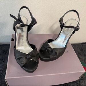 Jennifer Lopez JLFleur Black Platform Peep Toe Stilleto
High Heels - SIZE 7